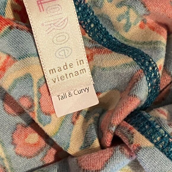 0580 LuLaRoe Size T & C Leggings Green and Red Graphic Floral Print New - Picture 2 of 4